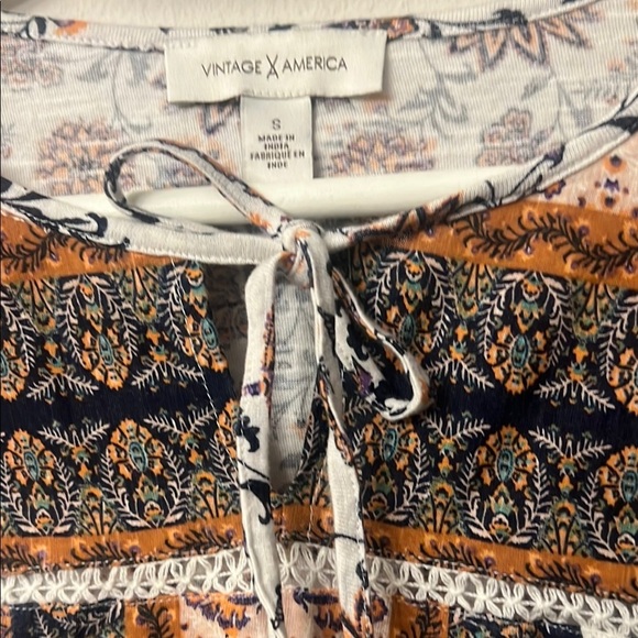 Vintage America Black and White 3/4 Sleeve Tunic with Bib Collar bohemian - Picture 9 of 9